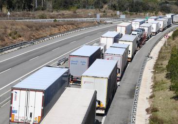 Sánchez permitirá que los camioneros marroquíes puedan conducir en España sin necesidad de convalidar su carné