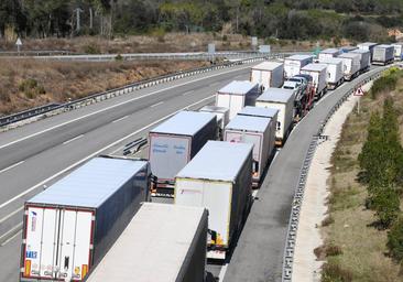 Sánchez permitirá que los camioneros marroquíes puedan conducir en España sin necesidad de convalidar su carné