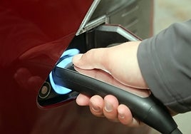 La movilidad eléctrica se frena en febrero y cae un 2,8%, con los turismos 100% eléctricos al alza