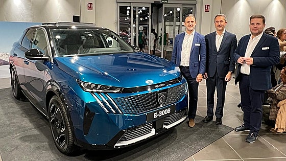 Peugeot estrenó en Sevilla su nuevo modelo de coche en la sede de Stellantis &You