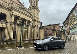 Nos vamos de ruta con el Maserati Grecale Trofeo: a Pamplona hay que ir en cualquier época del año
