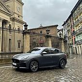 Nos vamos de ruta con el Maserati Grecale Trofeo: a Pamplona hay que ir en cualquier época del año