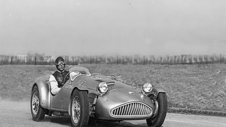 Nuvolari al volante del 204 A, opera prima de Carlo Abarth