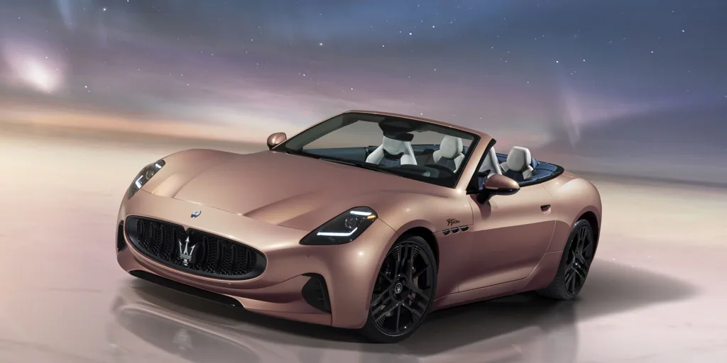 Maserati presenta la GranCabrio Folgore, un'auto elettrica di lusso senza tetto