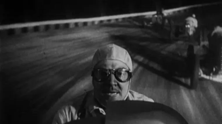 Dramatismo al límite en esta escena de «Avidez de tragedia», película rodada en 1932, en el ambiente de las 500 Millas de Indianápolis