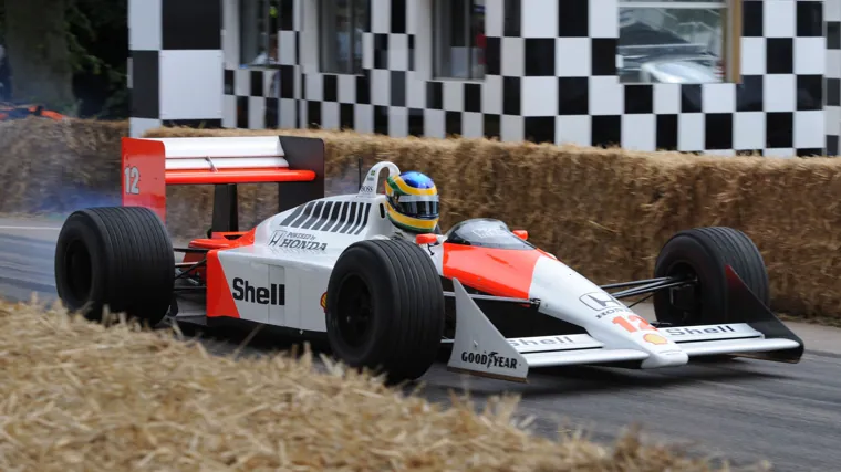 El McLaren MP4/4 de Senna, conducido por su sobrino Bruno, en el Goodwood Festival of Speed