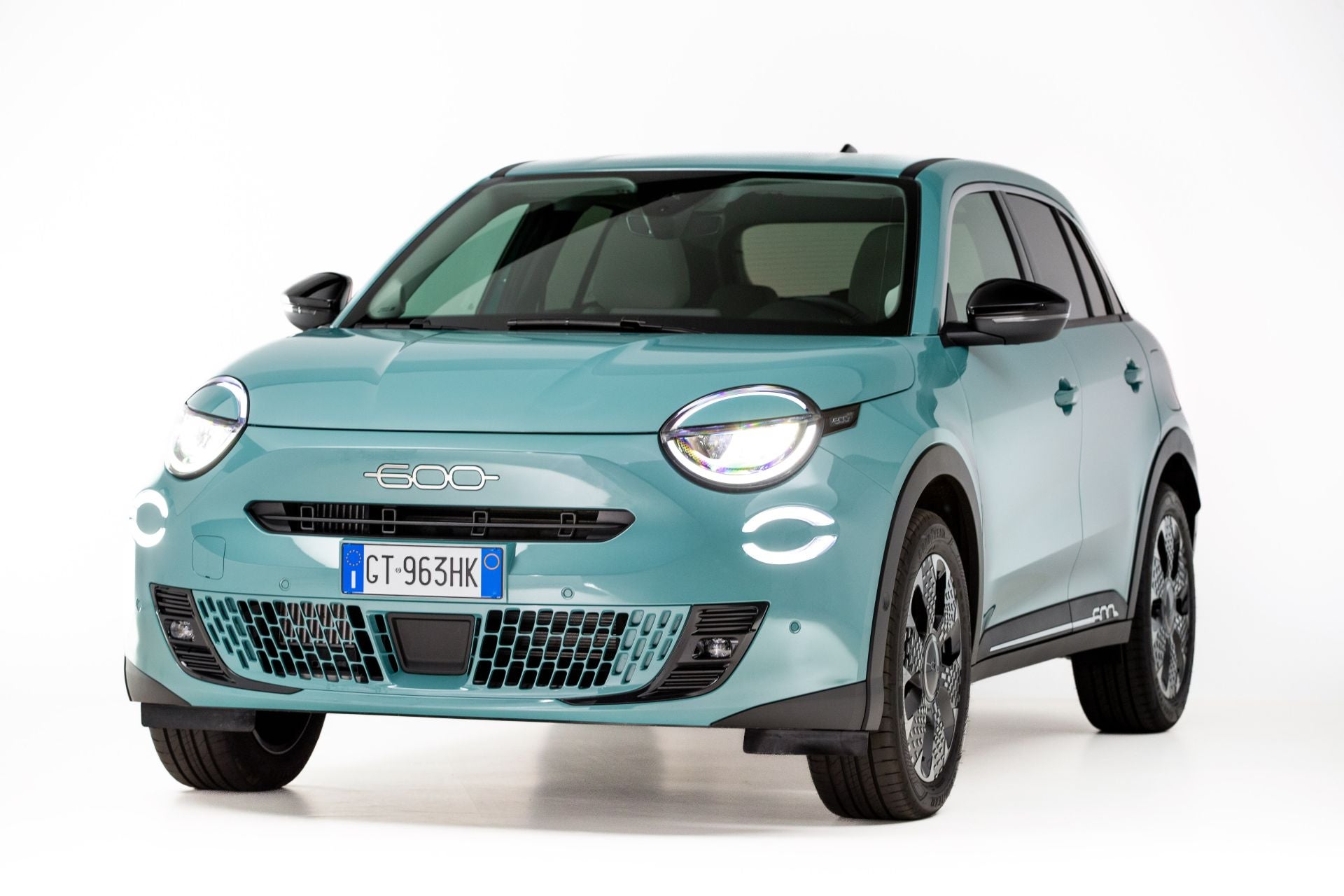 Nuevo Fiat 600 Hybrid: eficiencia y prestaciones para una experiencia de conducción 100% eléctrica en maniobras y trayectos cortos