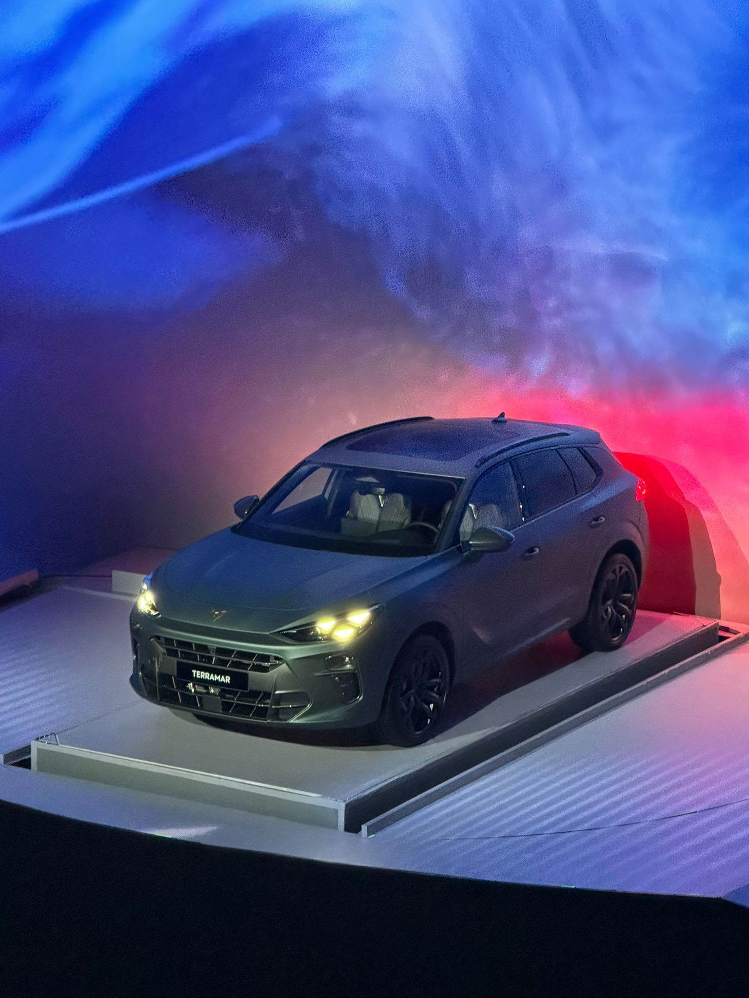 El SUV electrificado rinde homenaje a Terramar, el histórico circuito de carreras donde nació la marca.