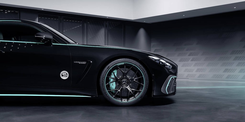 仅有 200 次机会获得 GT 63 PRO 4MATIC+“Motorsport Collectors Edition” 仅有 200 次机会获得 GT 63 PRO 4MATIC+“Motorsport Collectors Edition”