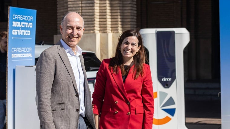 La consejera de Medio Ambiente y Sostenibilidad, Tatiana Gaudes junto al director general de CIRCE – Centro Tecnológico, Andrés Llombart