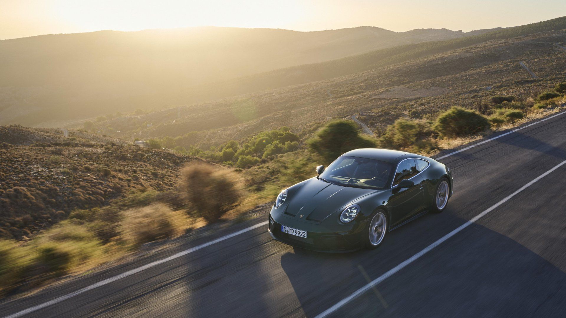 El 911 GT3 mantiene el excelente motor atmosférico de 4.0 litros que entrega 510 caballos de potencia. 