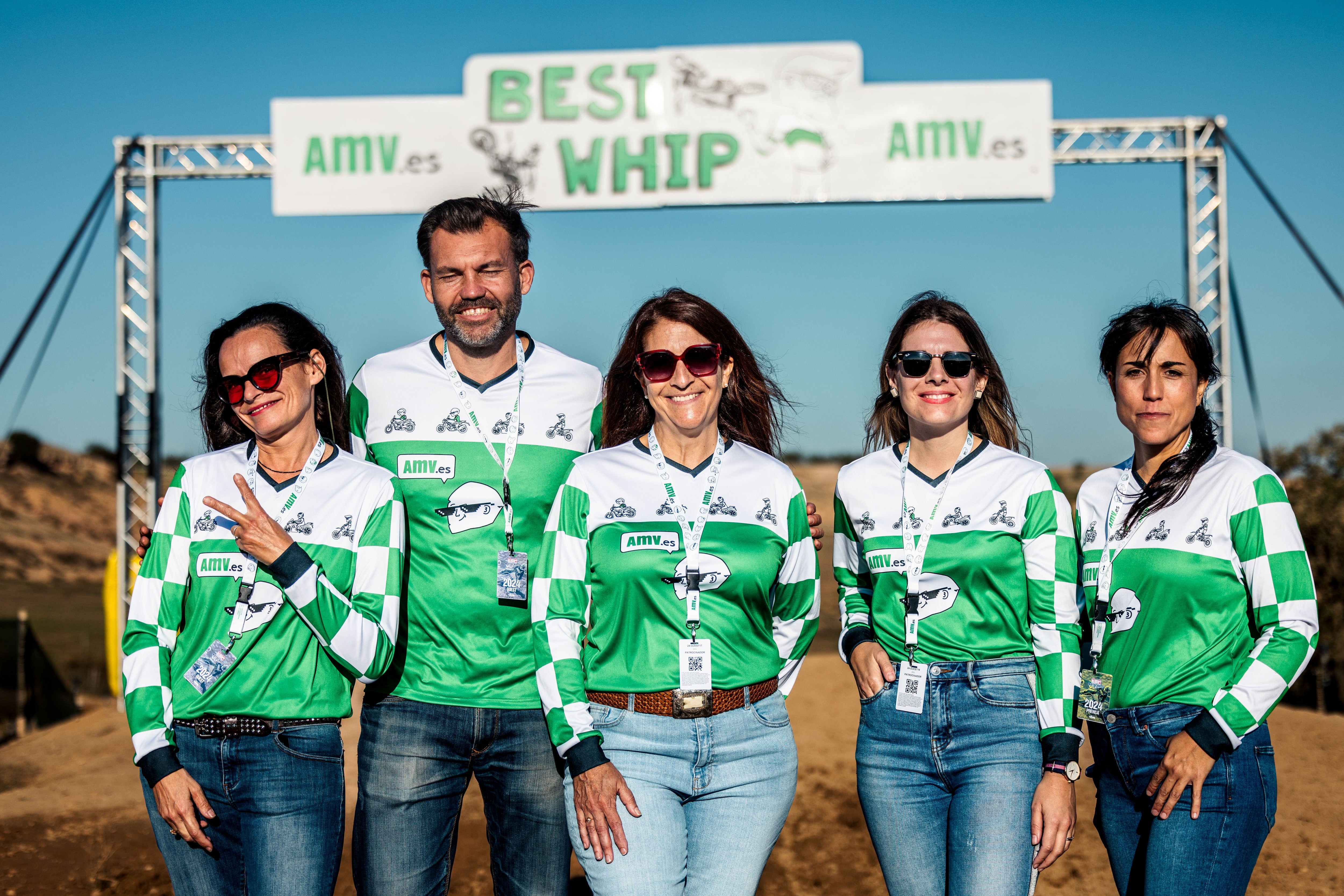 Imagen secundaria 2 - Principio de la plantación con los campeones del motocross