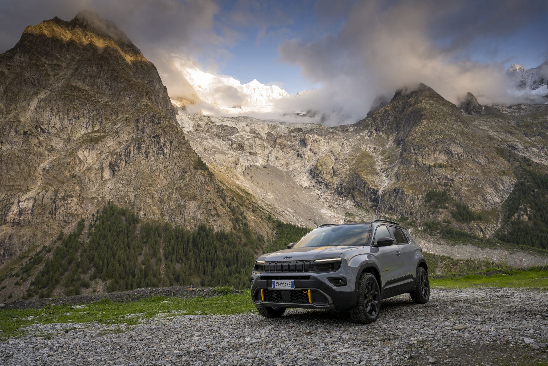 El Avenger edición limitada solo estará disponible con pinturas sólidas blanca, gris y negra para que sea más fácil reparar los arañazos que sufra en las rutas todoterreno.