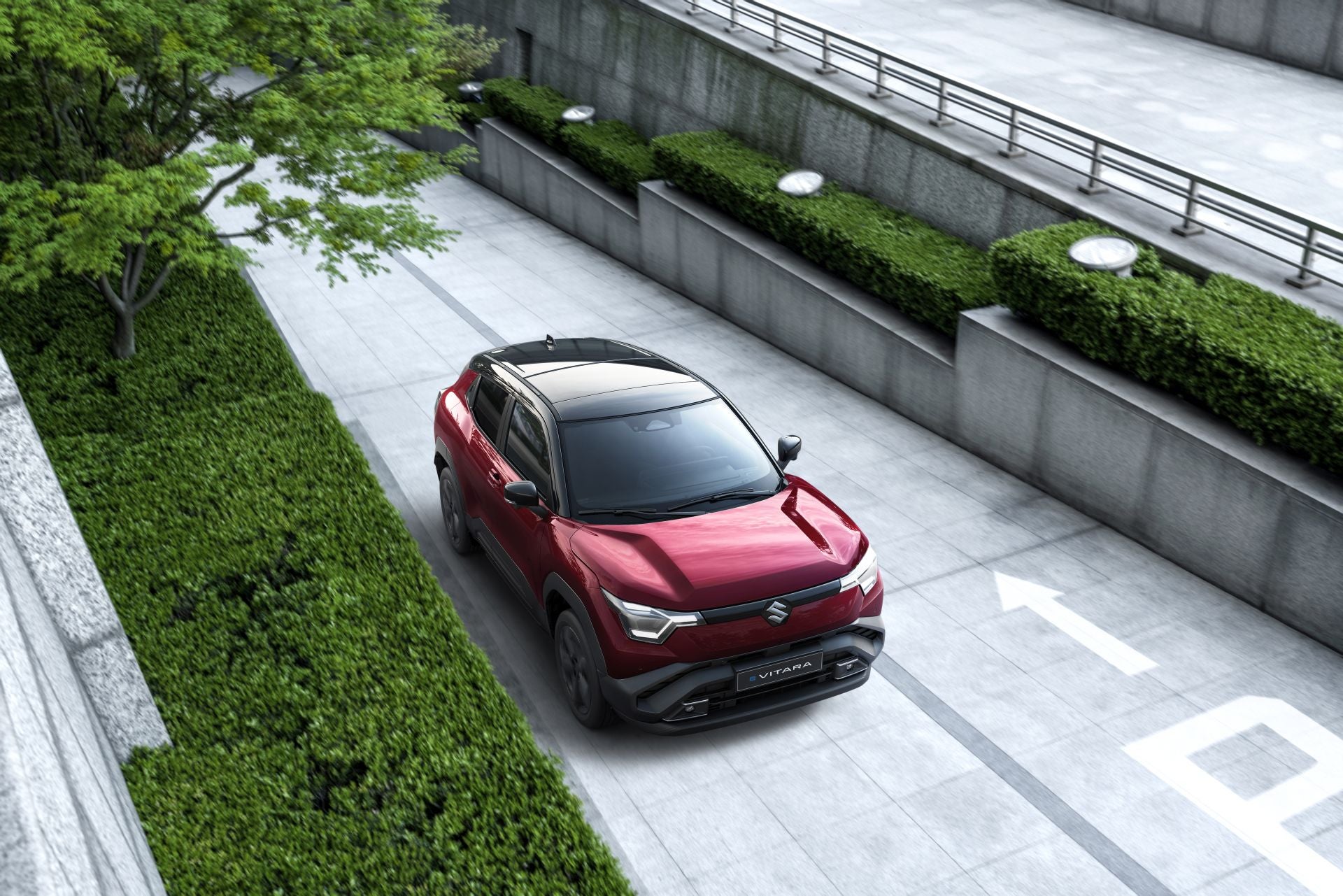 El sistema de propulsión eléctrico del e-Vitara integra el motor y el inversor, junto con las baterías de litio ferro-fosfato (de 49 o 61 kWh de capacidad).