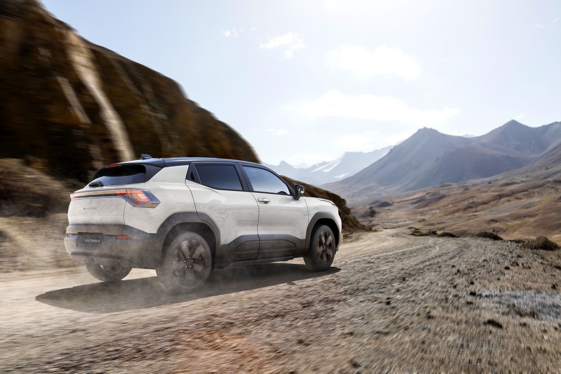 Cuenta con un modo Trail que permite salir suavemente de terrenos abruptos aplicando los frenos a las ruedas que han perdido tracción y distribuyendo el par motriz a la rueda opuesta.