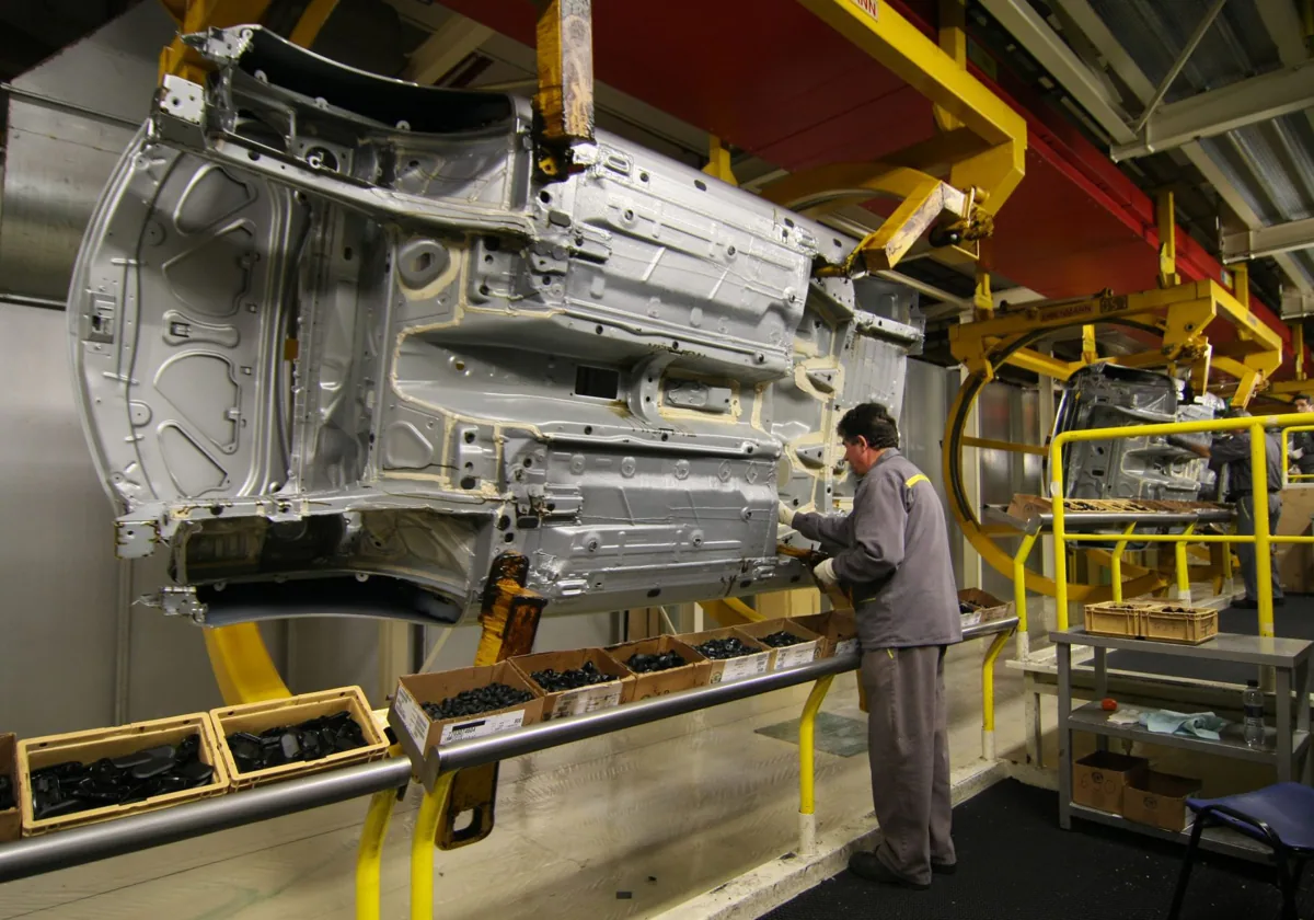 Interior de la cadena de montaje de Renault Valladolid.