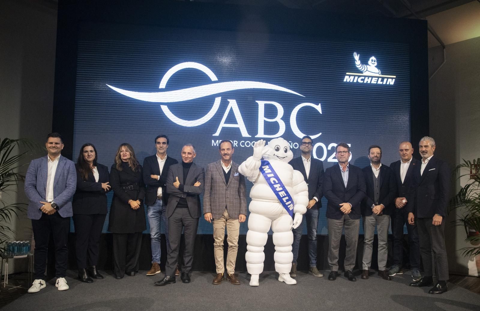 Foto de familia de los representantes de los modelos candidatos