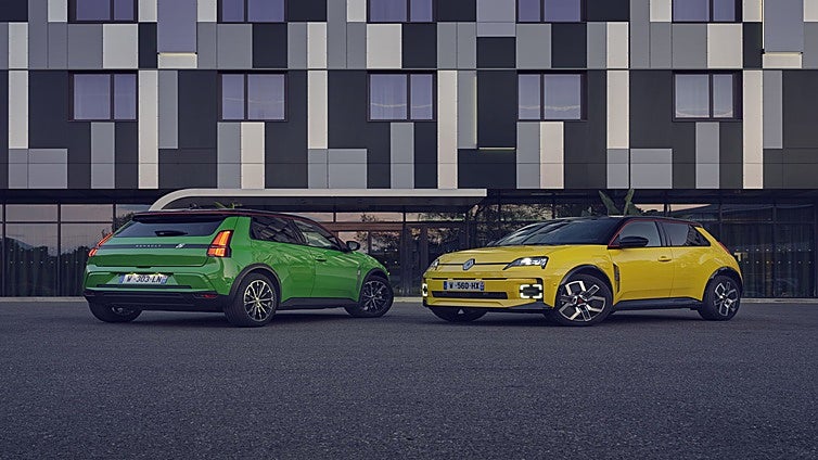 Renault 5: así va el Mejor Coche del Año 2025 en España y en Europa