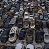 Los desguaces acuerdan con la DGT cómo descontaminar los vehículos afectados por la Dana en Valencia