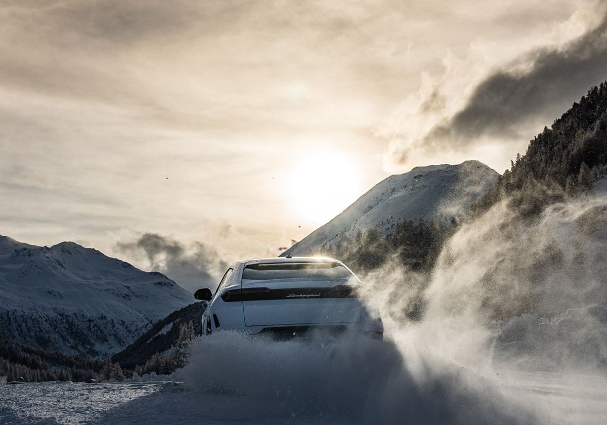 Lamborghini sobre la nieve