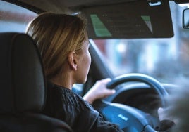 Mujer al volante