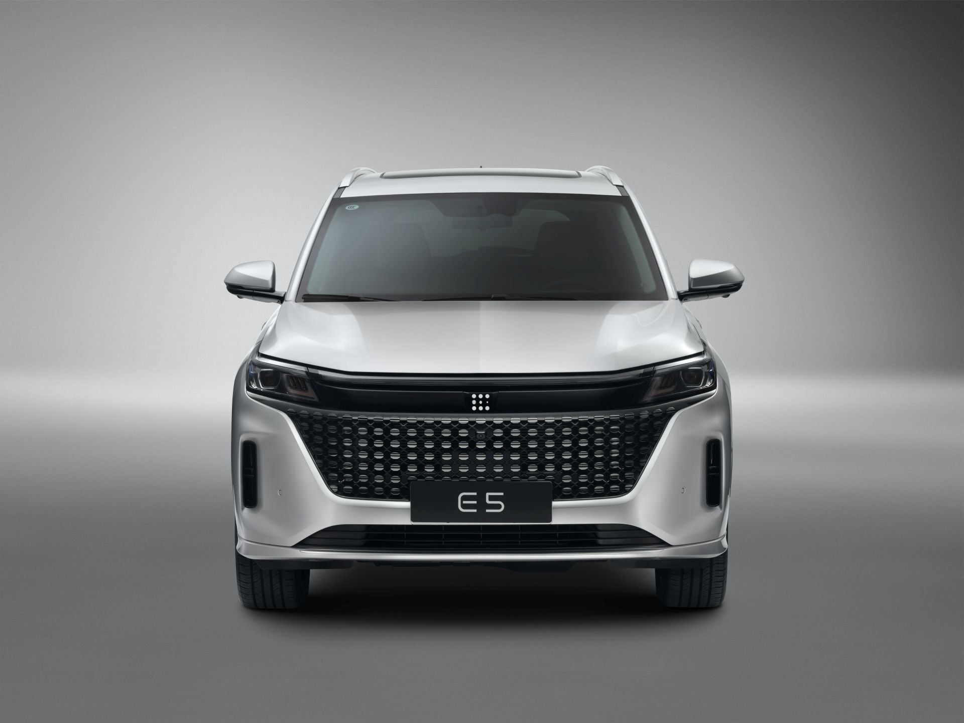 DFSK E5, un interesante SUV de siete plazas, híbrido enchufable