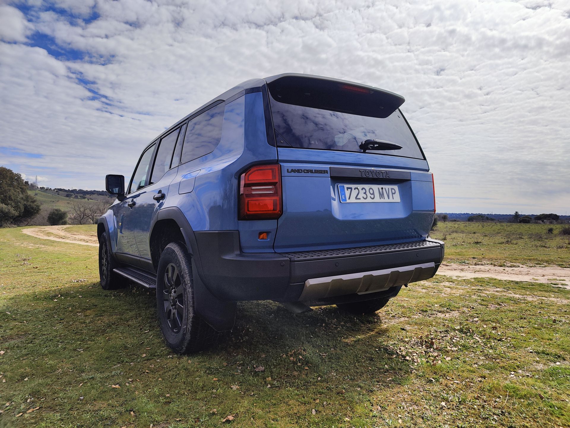 Se trata de una edición limitada que destaca por su diseño retro y equipamiento exclusivo.