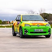 La Unión Europea permitirá a los jóvenes de 17 años conducir coches y camiones