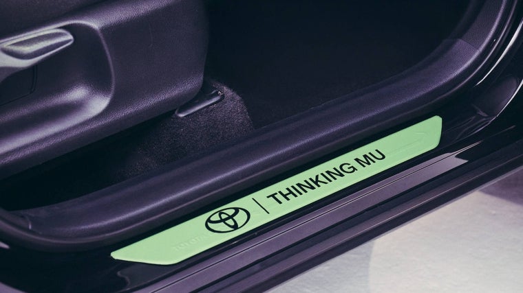 Toyota C-HR Hybrid Thinking Mu