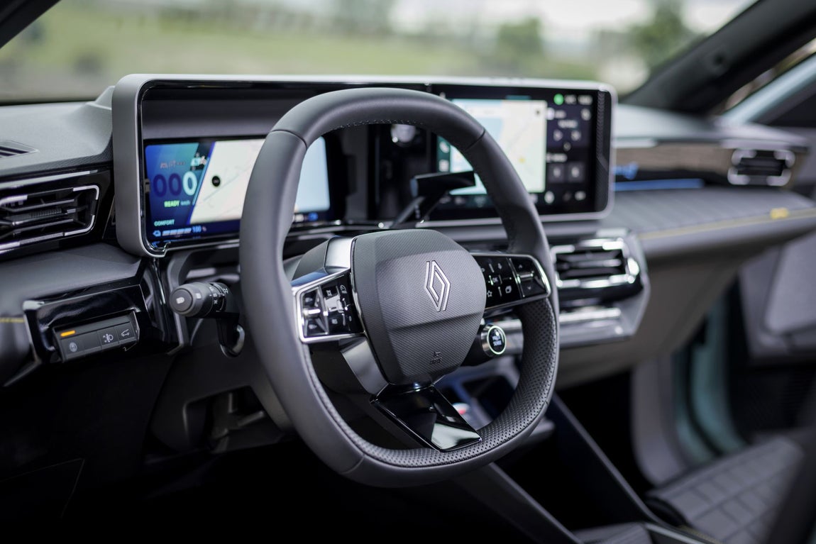 La versión de acceso, con una autonomía de 308 km WLTP, batería de 40 kWh y motor de 120 CV, parte de 29.900 euros o 114 euros al mes a través del crédito multiopción Preference.