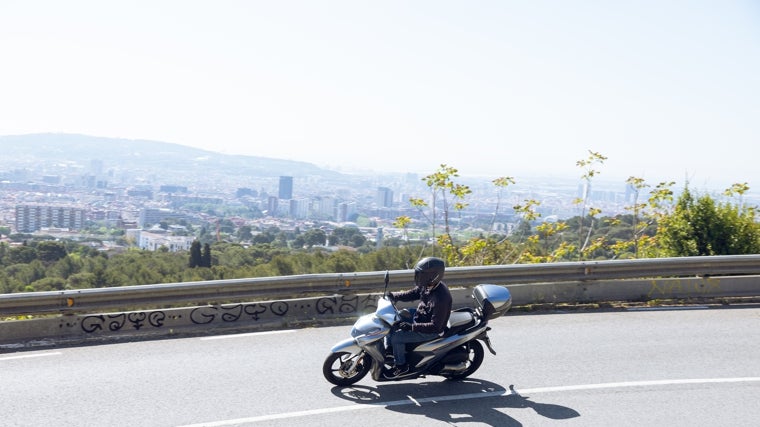 Probamos el SQ16 de QJ motor, un ligero scooter urbano de fórmula inigualable
