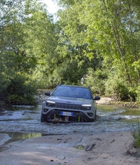 Sekundärbild 2 - Jeep Avenger 4xe: Abenteuerliche DNA für Stadt und Land