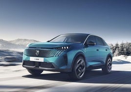Peugeot lanza los E-3008 y E-5008 Dual Motor, con tracción total y 325 CV