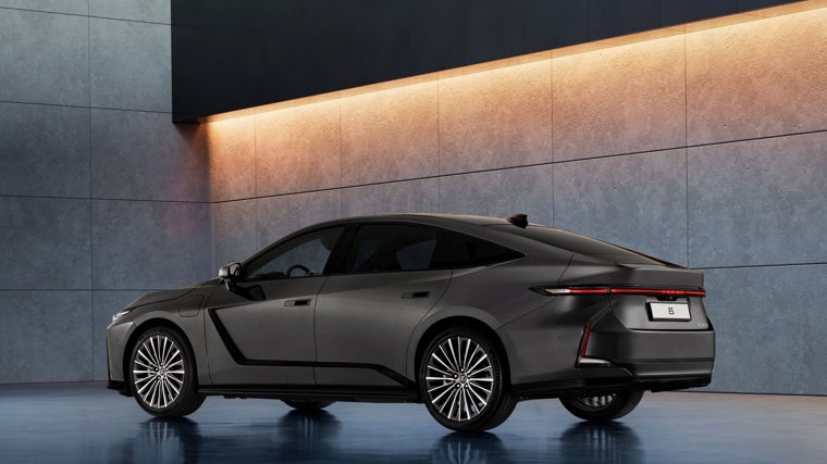Existen dos elementos de diseño Lexus que se incorporan por primera vez en el nuevo ES
