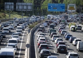 El Gobierno facilita el canje de carnets de conducir a británicos, peruanos y otros 31 países más: sin examen ni cita previa