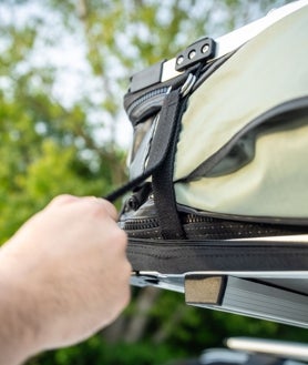 Sekundärbild 2 - Opel und das Thule Foothill Zelt