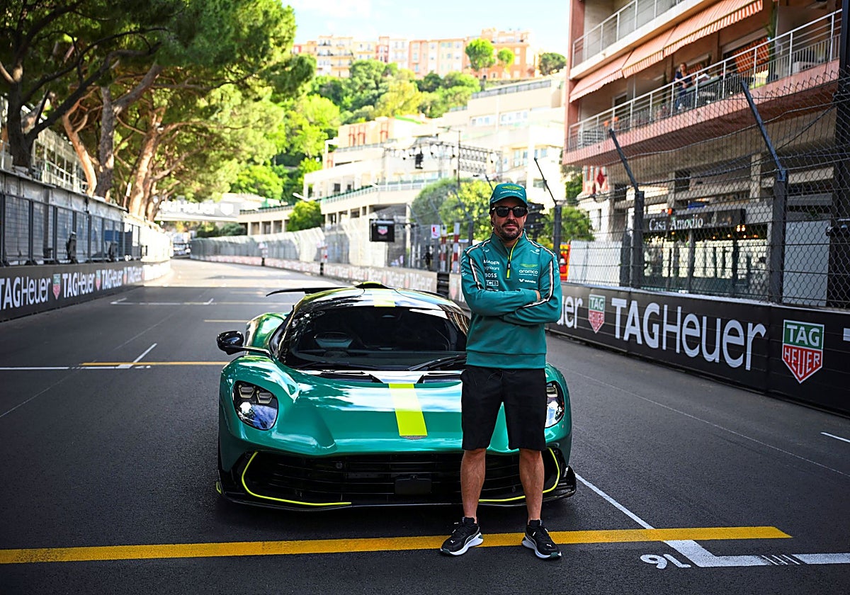 Fernado Alonso y el Aston Martin Valhalla en Mónaco