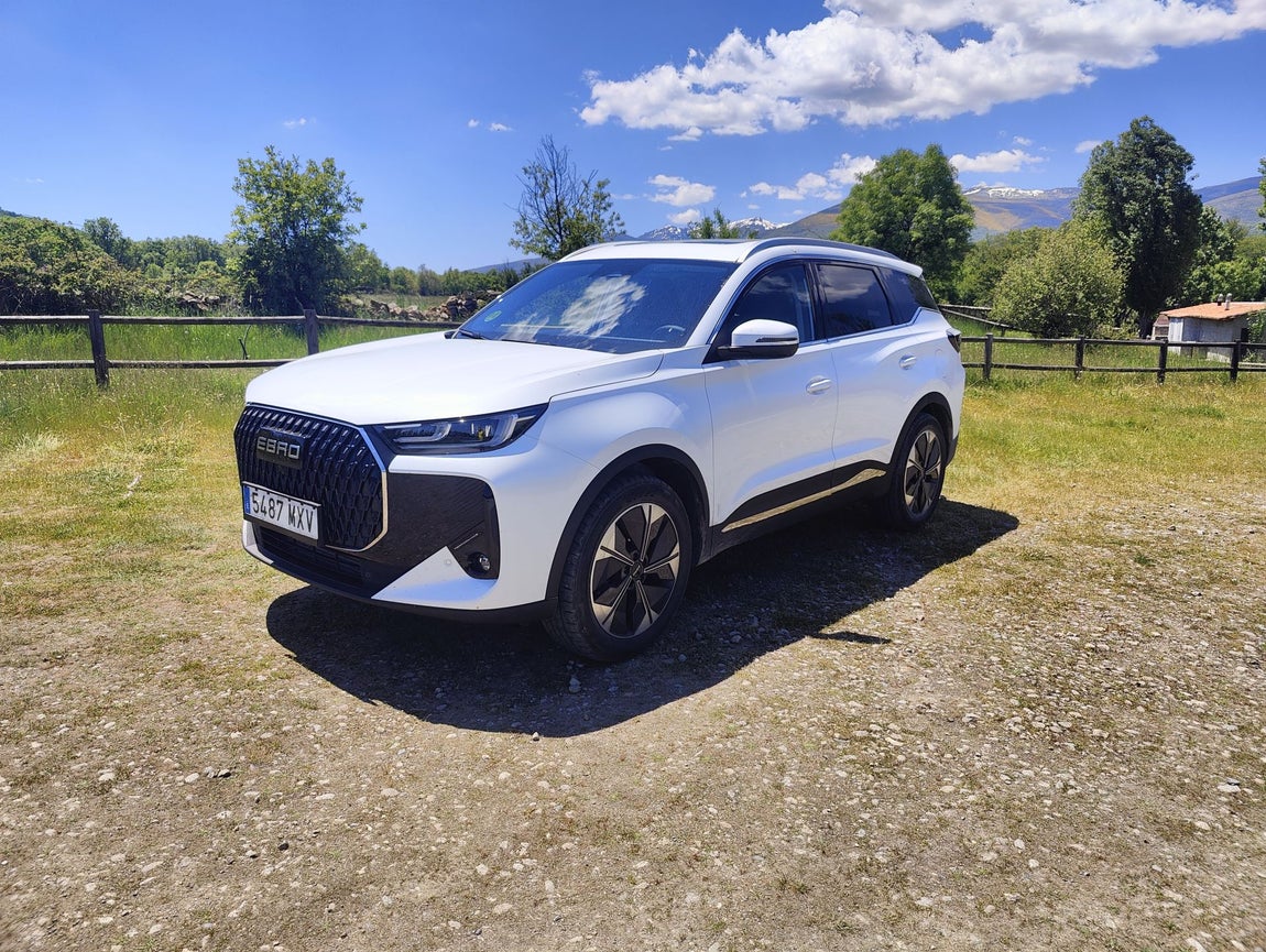 El Ebro S700 busca ser competitivo, con precios que parten desde los 24.990 euros en su versión de gasolina (con financiación y promociones).