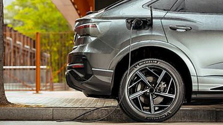 En los eléctricos las cubiertas han de responder al par inmediato y a un mayor peso