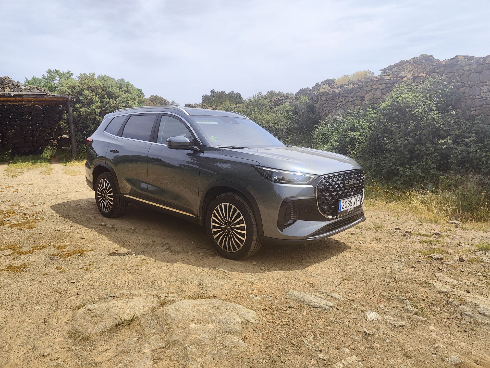 Confort en cada trayecto: Asientos diseñados para viajes largos, incluso con siete personas a bordo.