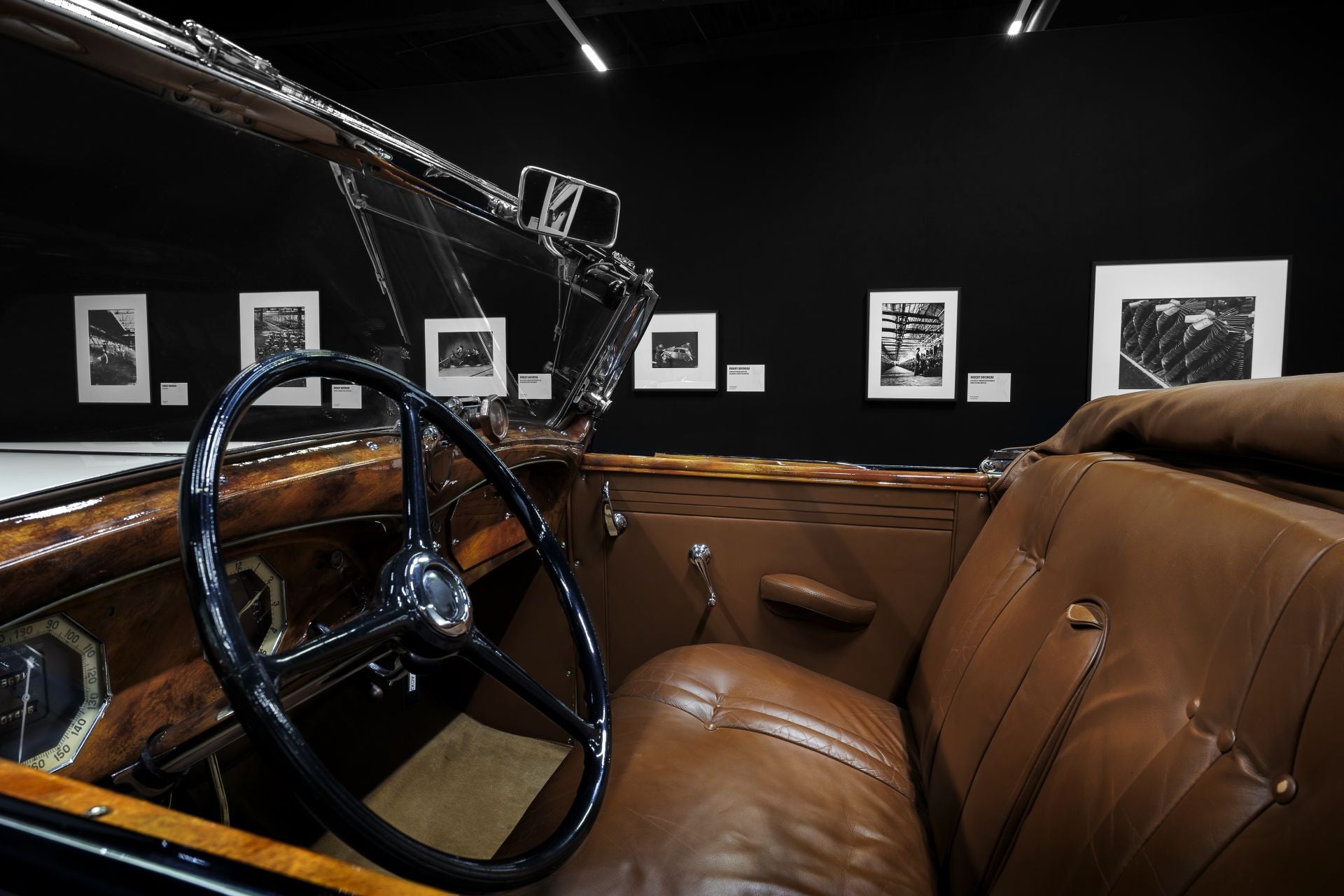 El tesoro automovilístico está formado por cientos de vehículos cuidadosamente conservados y restaurados, estos vehículos abarcan la historia de Renault desde el primer coche construido por Louis Renault en 1898 (Tipo A) hasta los modelos de antes de la guerra, los coches de Fórmula 1, los emblemáticos Alpine y los visionarios coches conceptuales