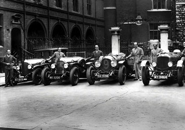 Cuatro Bentley se preparan para Le Mans Classic recreando una icónica foto de los Bentley Boys