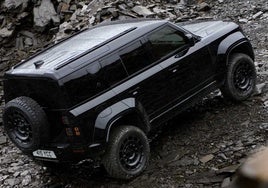 Land Rover Defender OCTA Black: la fusión de lujo, resistencia y espíritu rockero