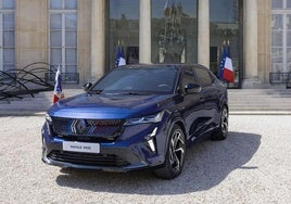 Fruto de una colaboración tripartita inédita entre los equipos del Elíseo, Renault y varios artesanos franceses de renombre, Renault Rafale Presidencial refleja una visión contemporánea del saber hacer francés