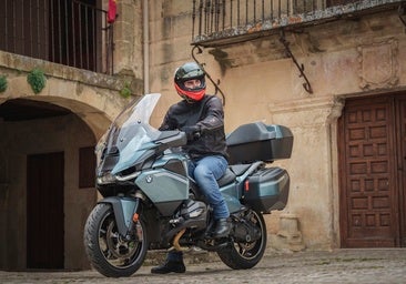 Probamos la irreconocible BMW R 1300 RT, la última superviviente de las Touring clásicas