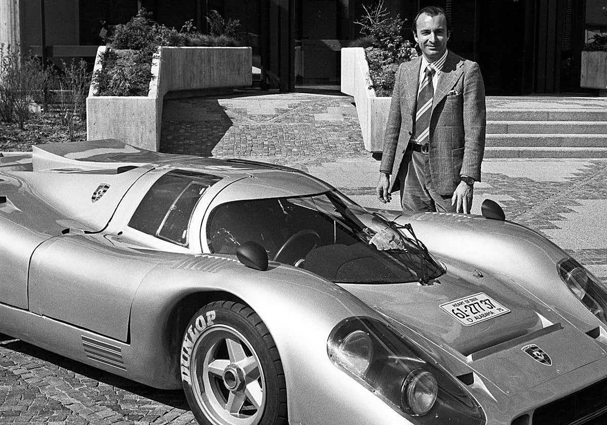 Gregorio Rossi di Montelera junto a su 917 de calle