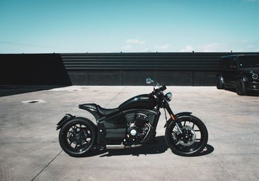 Así es la nueva Leonart Pilder, una custom bicilíndrica de 125 cc que parece mucho más