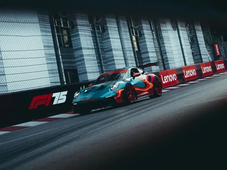 Su rendimiento aerodinámico es excepcional, generando 860 kilogramos de carga aerodinámica a 285 km/h (177 mph) gracias a un enorme alerón trasero con sistema DRS (Drag-Reduction System) estilo Fórmula 1, un canal de aire S-Duct, un agresivo splitter frontal y un difusor trasero.