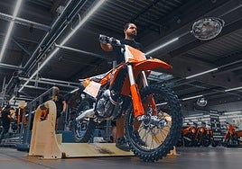KTM reanuda su producción a pleno rendimiento en su fábrica de Mattighofen