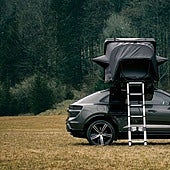«Glamping» de lujo: la tienda de techo de Porsche para aventuras con estilo